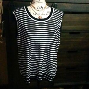 Black &White sleeveless sweater shirt